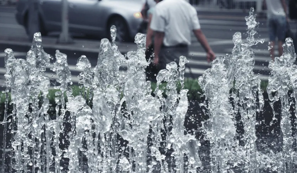 因拖欠污水處理費，污水廠起訴縣政府索賠5.7億，當地擬回購化債